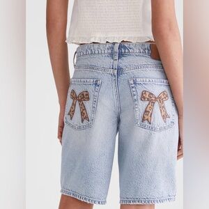 Aeropostale Low Rise Denim Bermuda Shorts Light Wash Leopard Bow Pockets Baggy